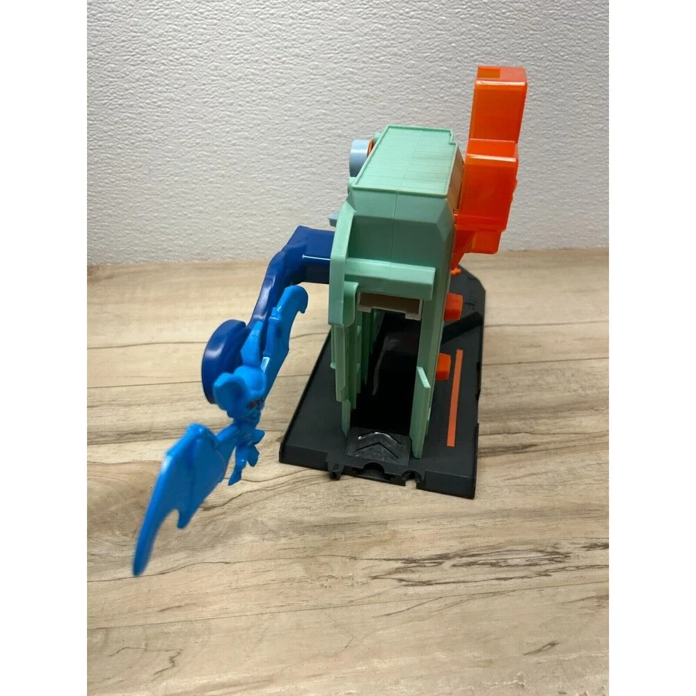 2019 Mattel Hot Wheels Bat Blitz Hospital Atack W/ Helicopter Play Set Only